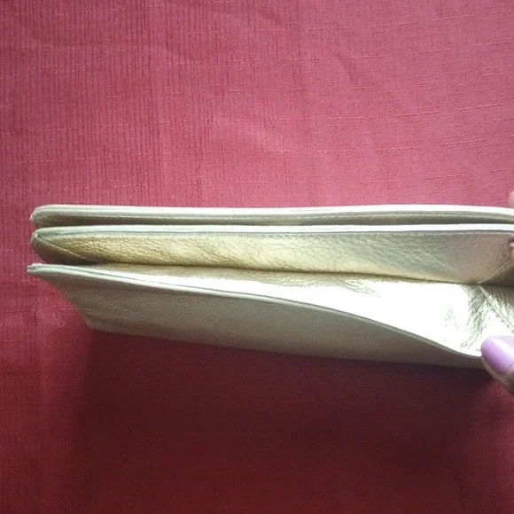 Tory Burch Gold Clutch..No Straps - Picture 11 of 11